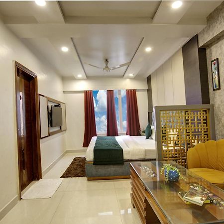The Shanti Plaza - New Delhi Exteriör bild