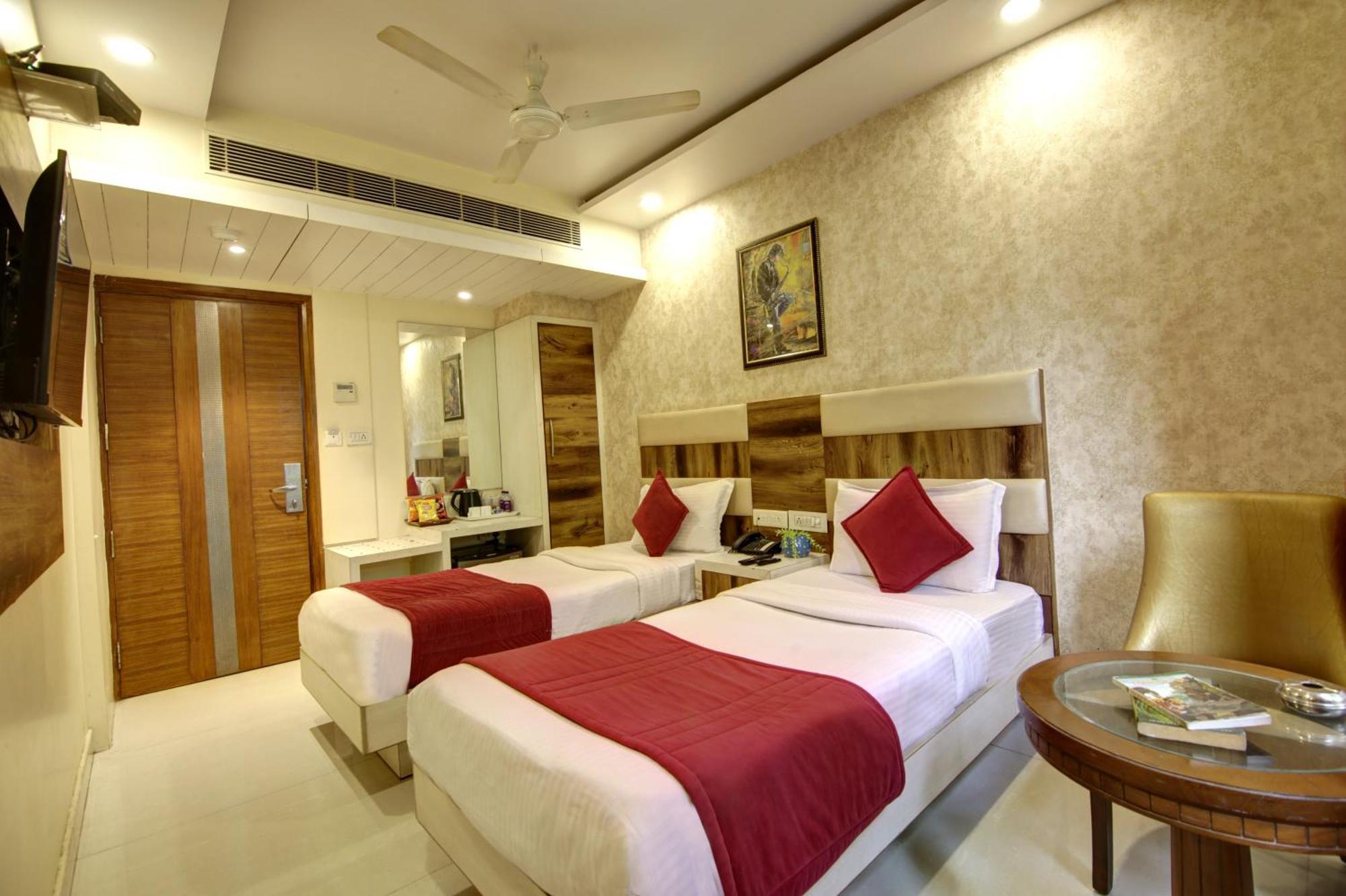 The Shanti Plaza - New Delhi Exteriör bild