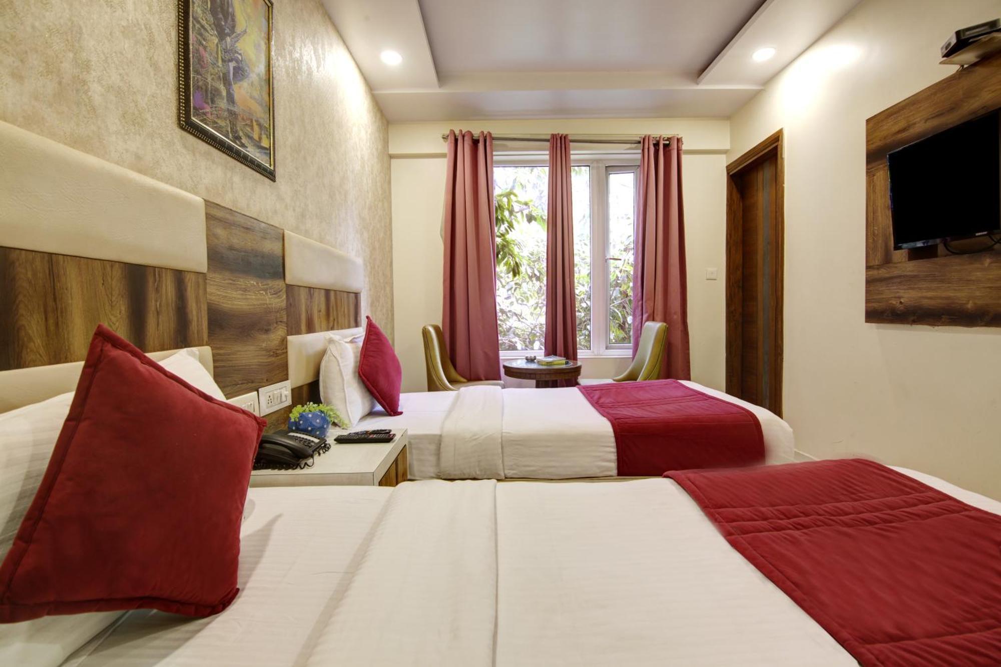 The Shanti Plaza - New Delhi Exteriör bild