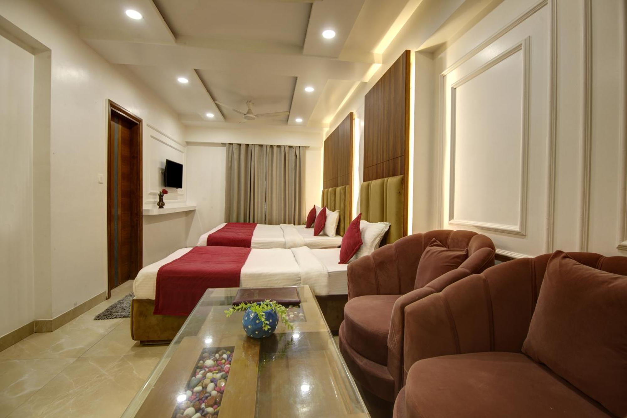 The Shanti Plaza - New Delhi Exteriör bild