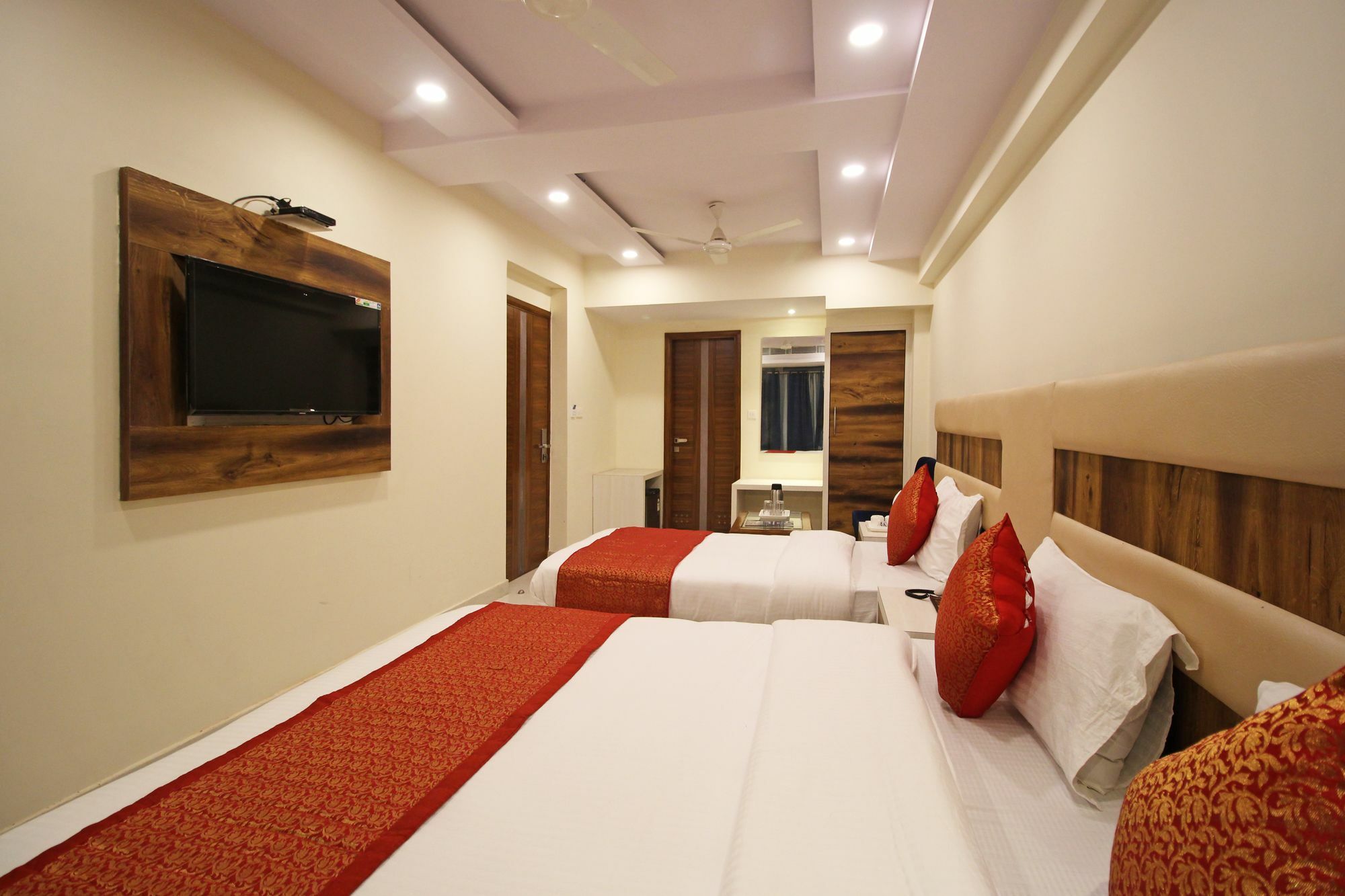 The Shanti Plaza - New Delhi Exteriör bild