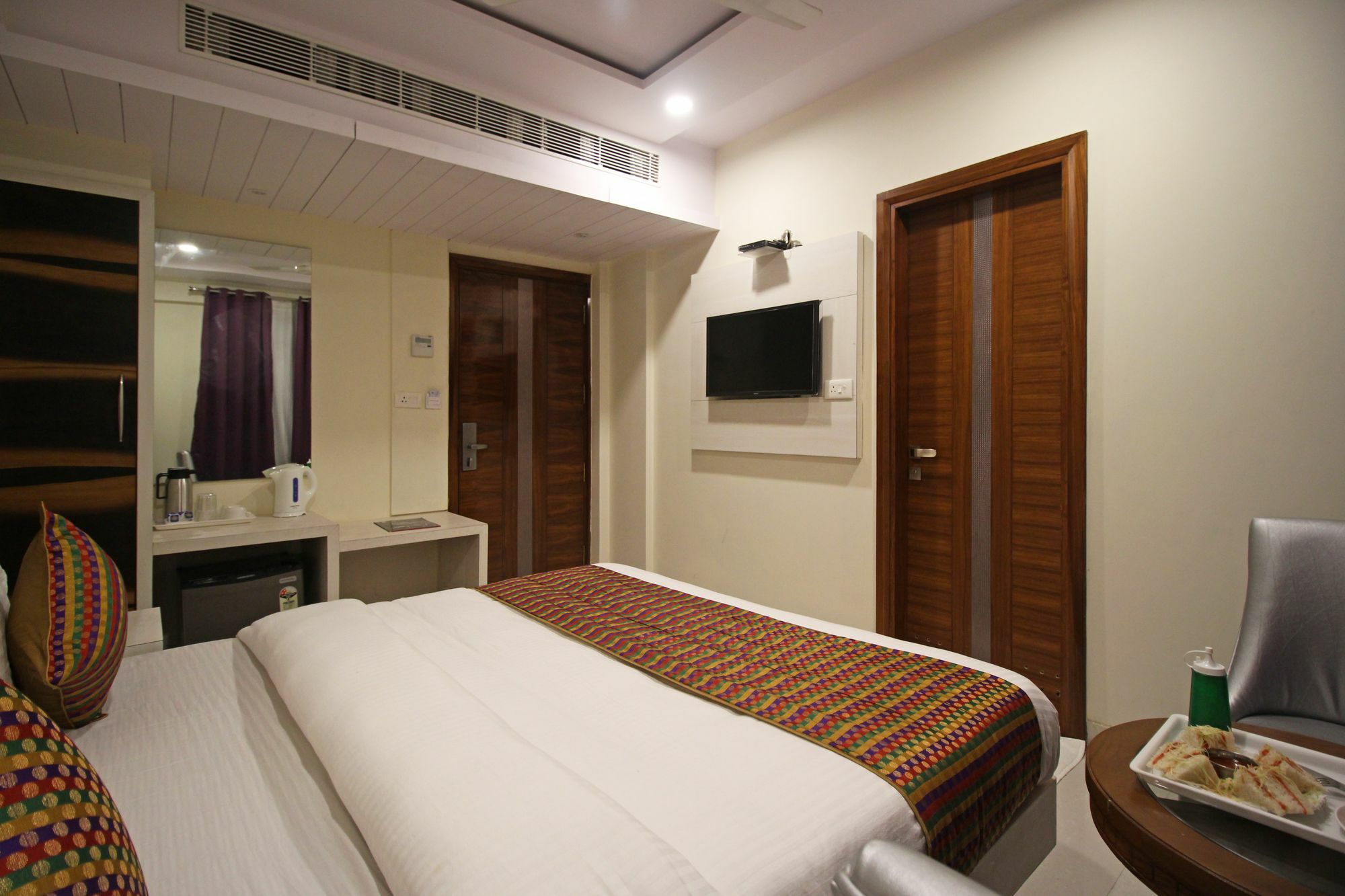 The Shanti Plaza - New Delhi Exteriör bild