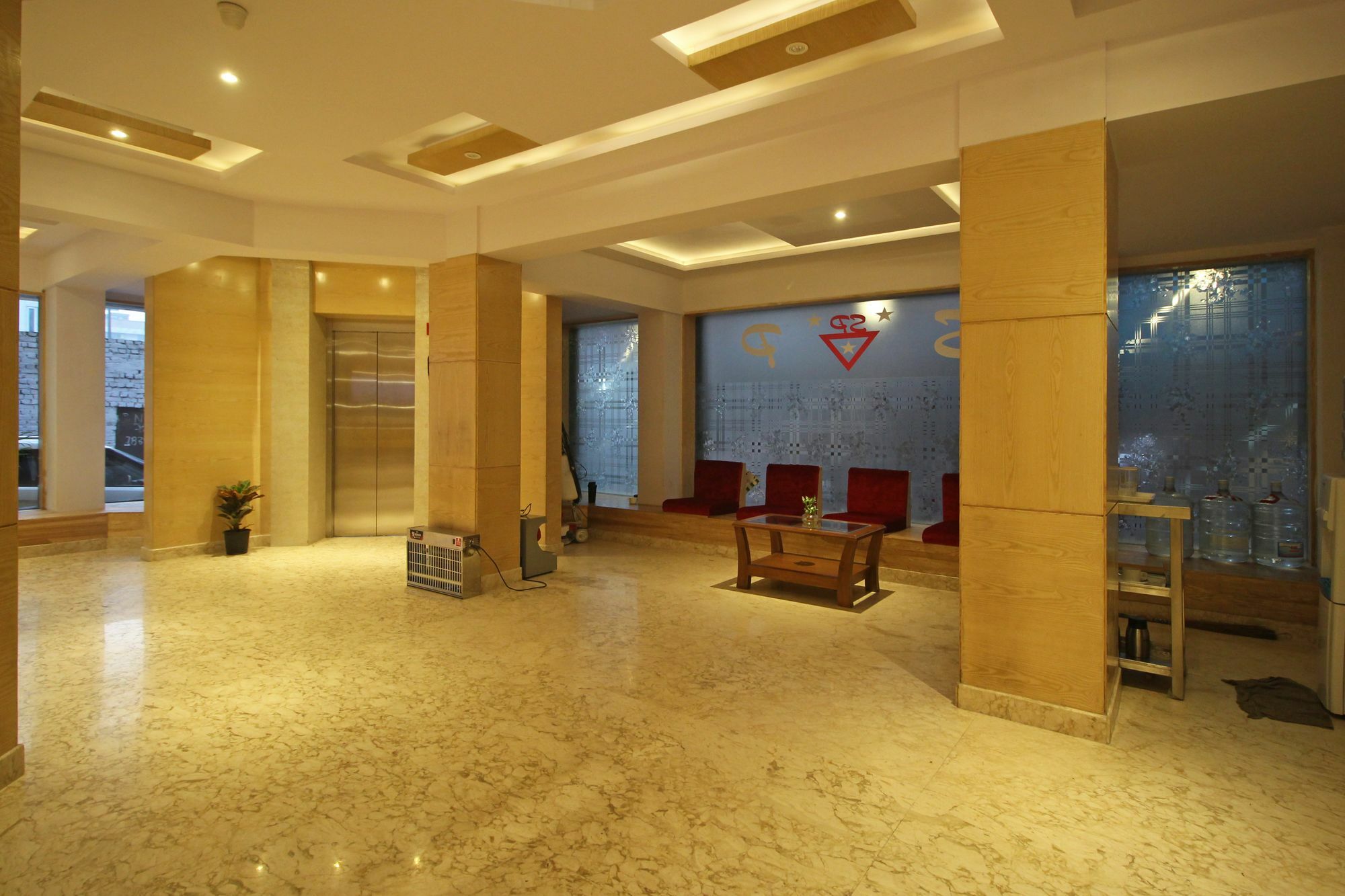 The Shanti Plaza - New Delhi Exteriör bild