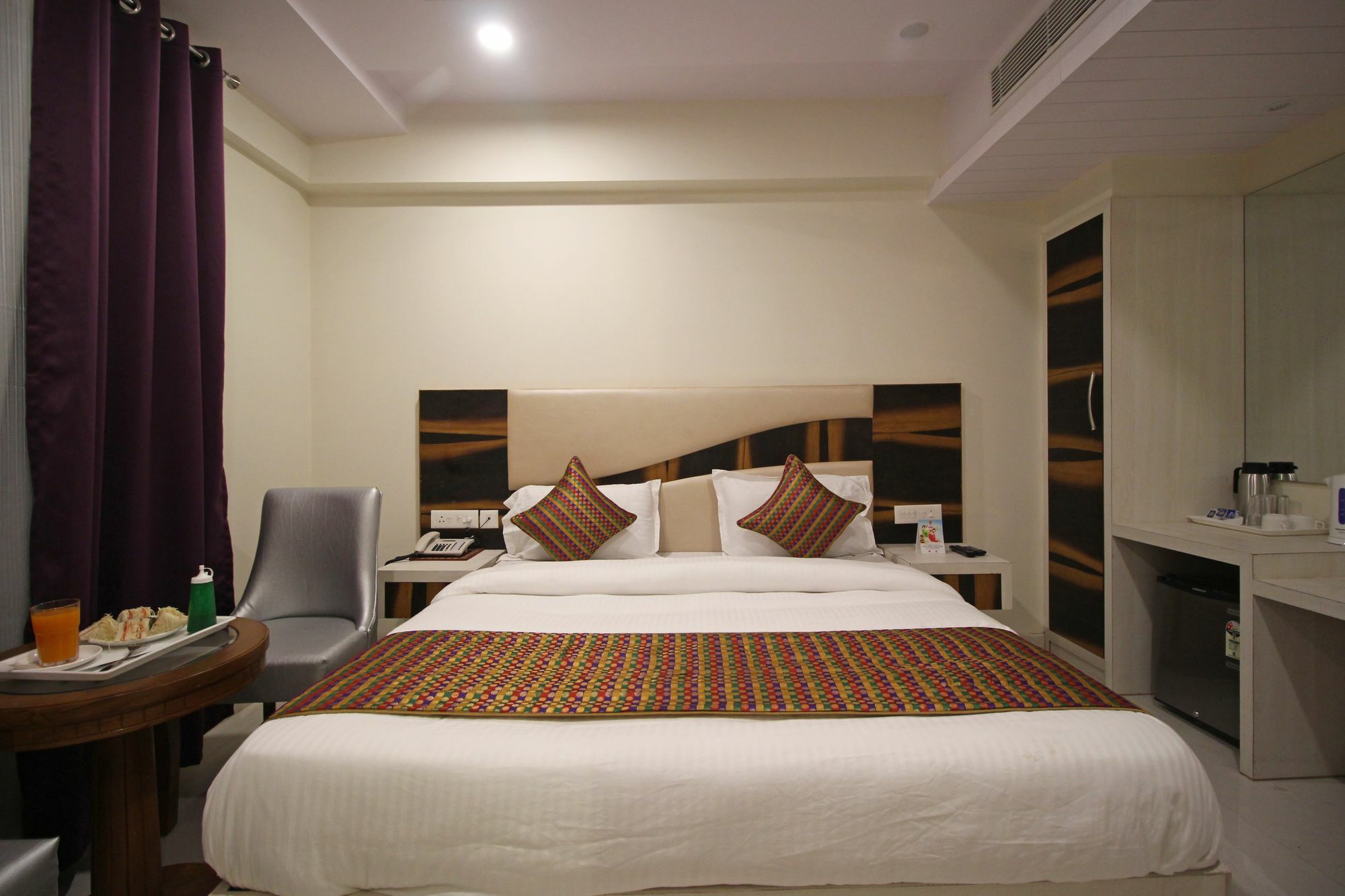 The Shanti Plaza - New Delhi Exteriör bild