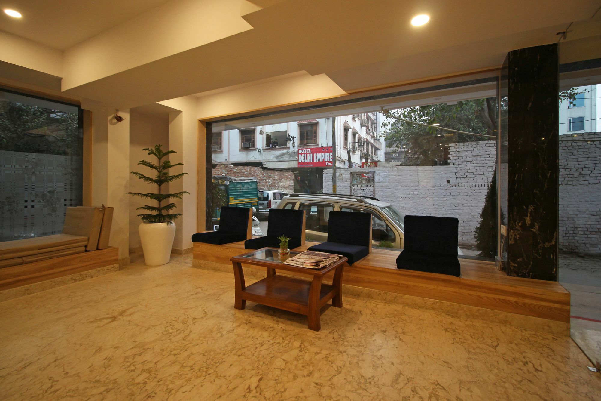 The Shanti Plaza - New Delhi Exteriör bild