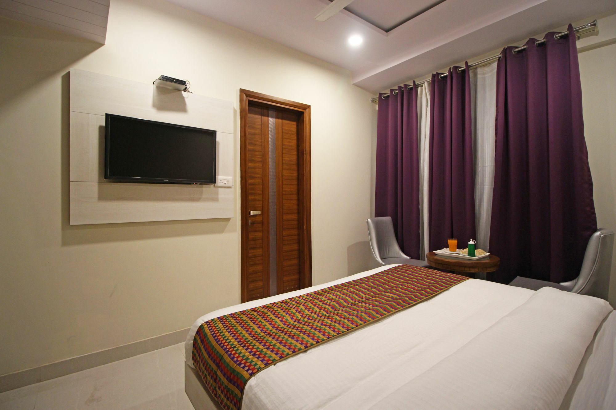 The Shanti Plaza - New Delhi Exteriör bild